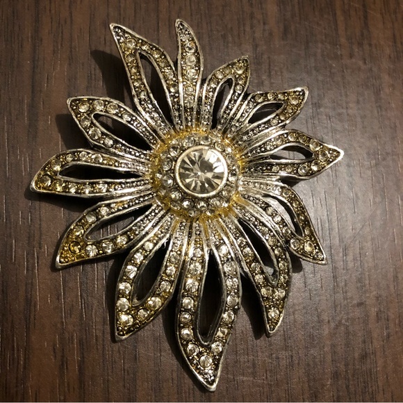 Vintage Silver BROOCH PIN Flower / Faux Diamonds - Picture 3 of 15